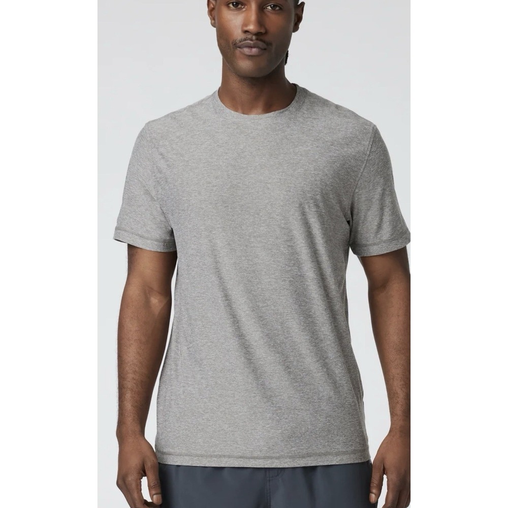 vuori strato tech tee Men's Large Short Sleeve Casual Performance